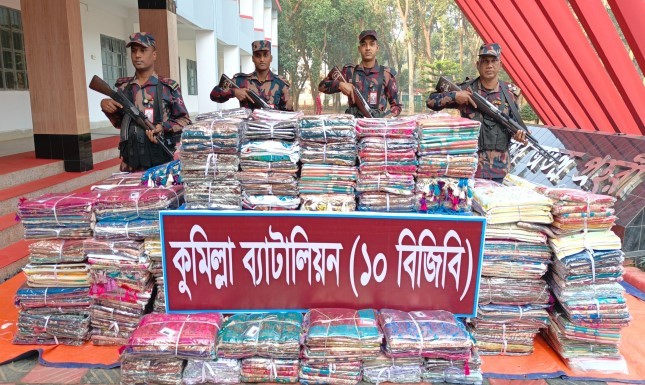 কুমিল্লা সীমান্তে ভারতীয় অবৈধ শাড়ি ও থ্রি-পিস জব্দ